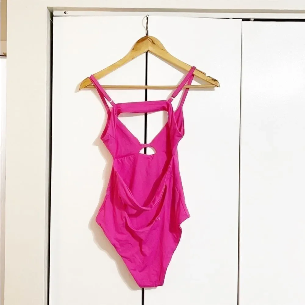 TAVIK Adrian Moderate One-Piece Swimsuit Size M